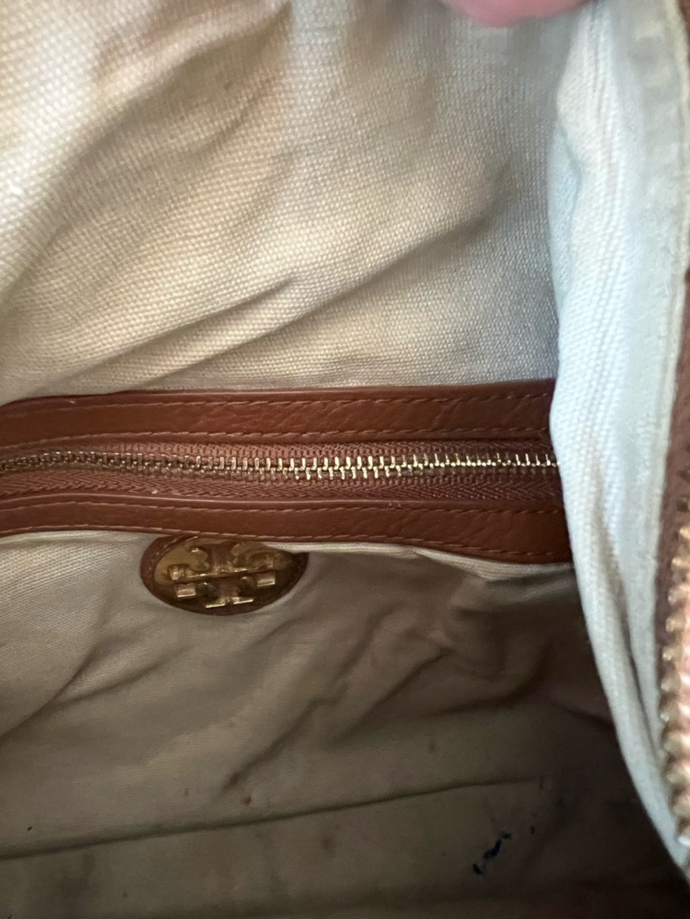 Tory Burch Kipp Perforated Logo Hobo Bag - Pebbled Tan Leather - Picture 9 of 13
